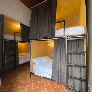 banana-hostel.hotels-bogota.net/